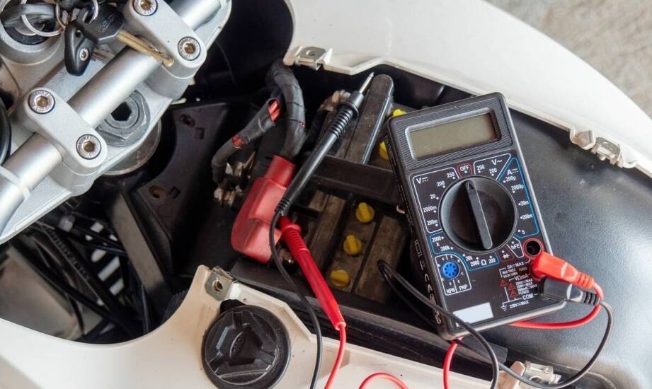 Amperomierz: Kluczowe zasady jego działania i zastosowania w elektronice.