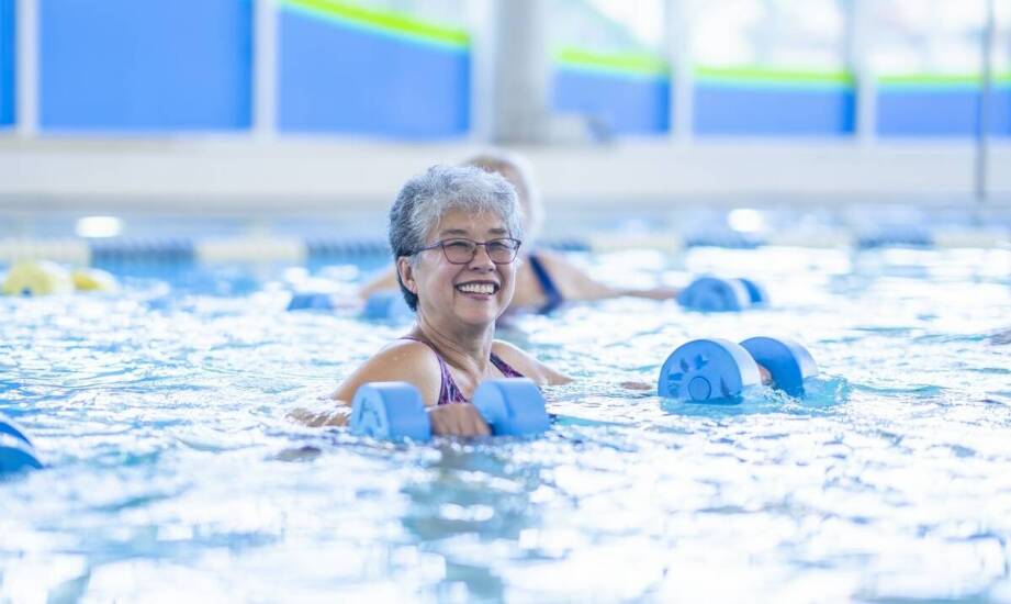 Jakie korzyści niesie ze sobą nauka pływania metodą Halliwicka?