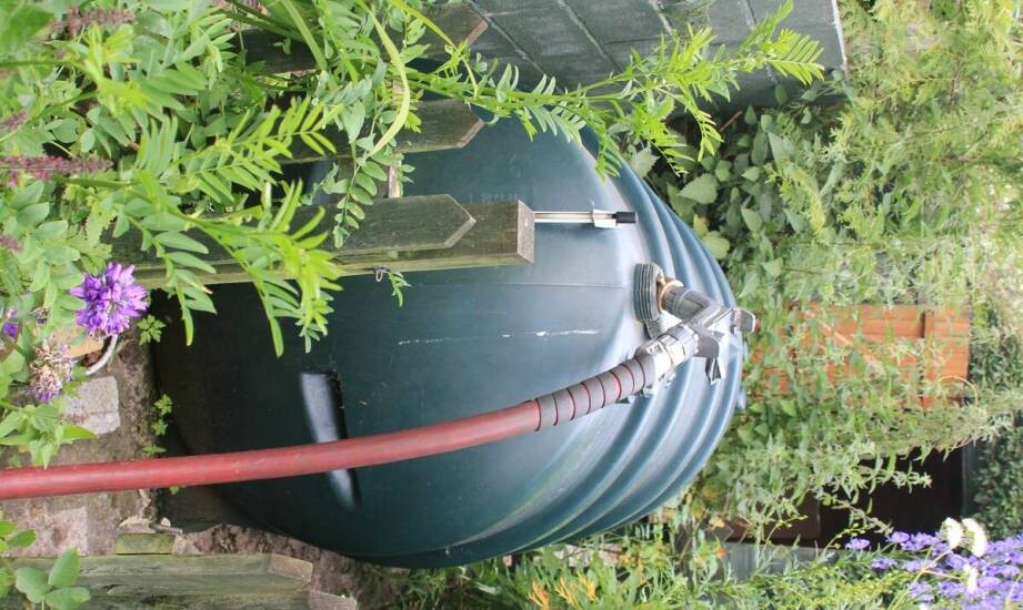 Jak montaż systemów do zagospodarowania deszczówki wpływa na zmniejszenie zużycia wody pitnej?