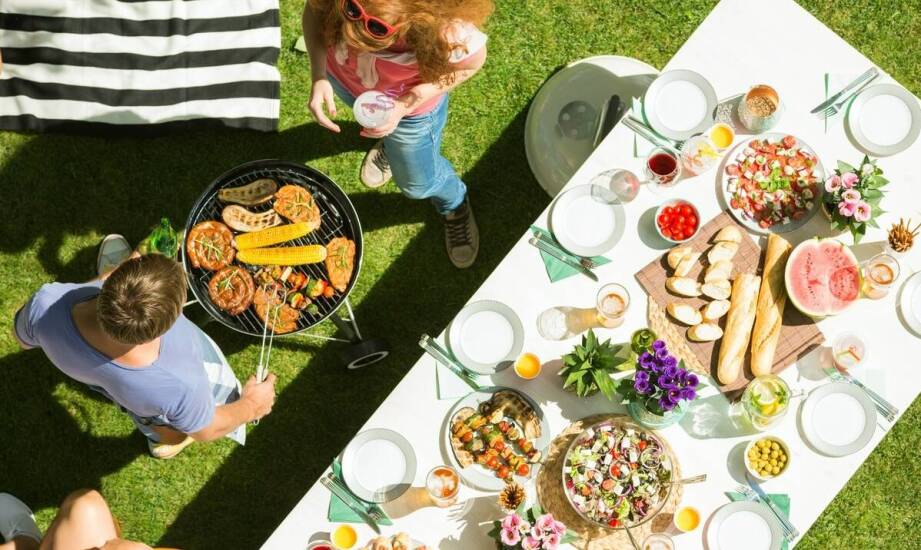 Parasole z logo jako część strategii outdoorowej promocji