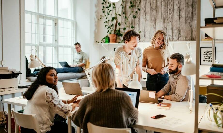 Jak biuro tłumaczeniowe zarządza współpracą z ponad 400 tłumaczami?