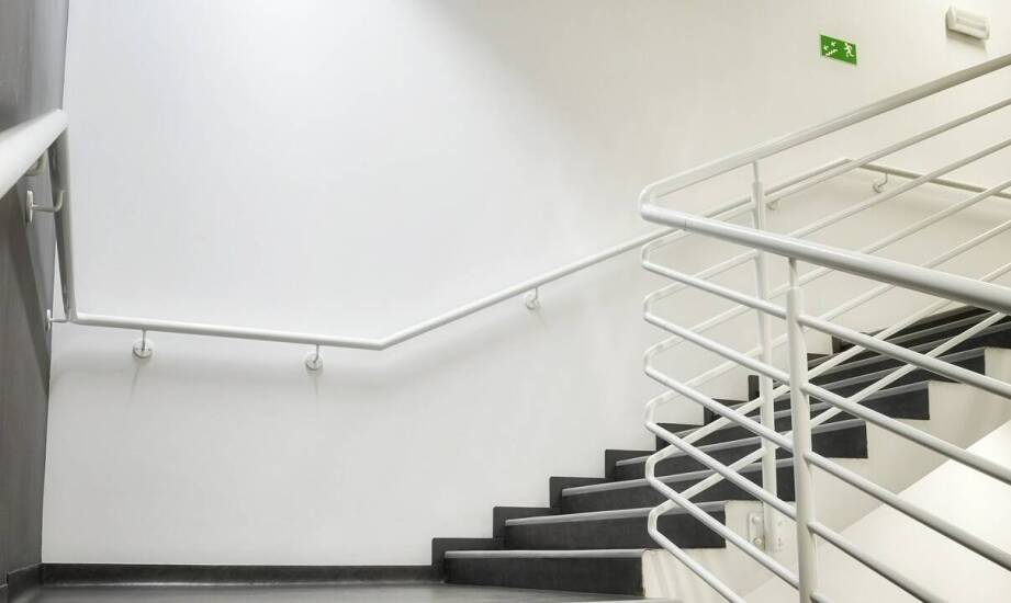 Porównanie drabin ewakuacyjnych o różnych długościach – dlaczego wybrać model o długości 10 m?