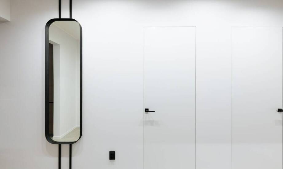 Jak wymiana starych drzwi może wpłynąć na wartość mieszkania w bloku?