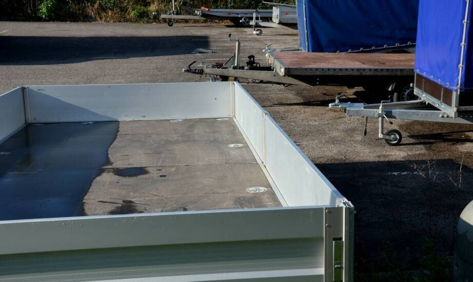 Poradnik: jak wybrać odpowiednią wielkość skrzynki do swojej przyczepy?