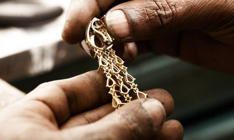 Personalizowanie biżuterii: charms bransoleta jako wyraz indywidualizmu