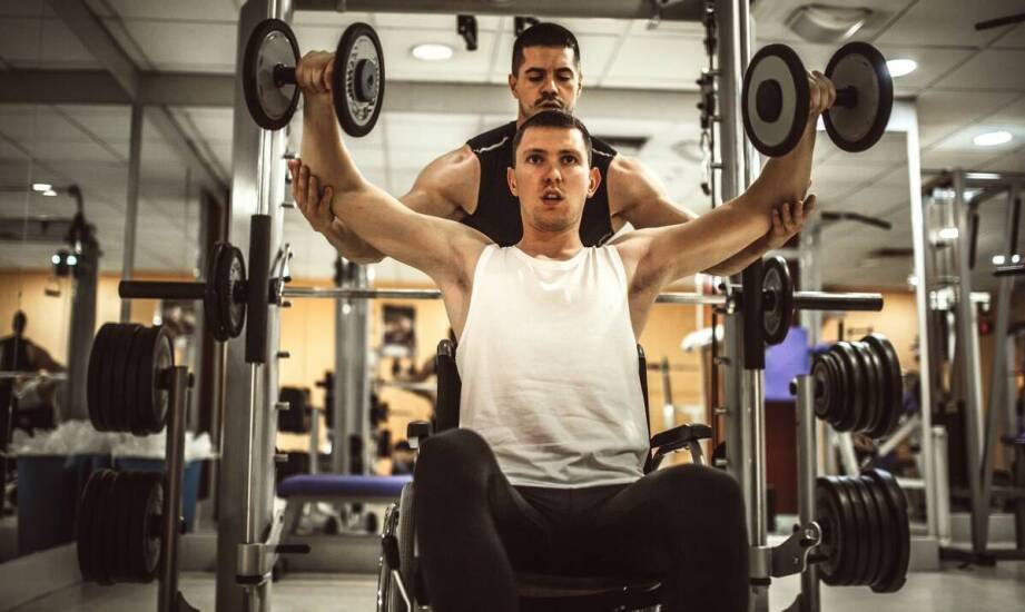 Różnorodność treningów na maszynie do bicepsów – jak urozmaicić swoje ćwiczenia?