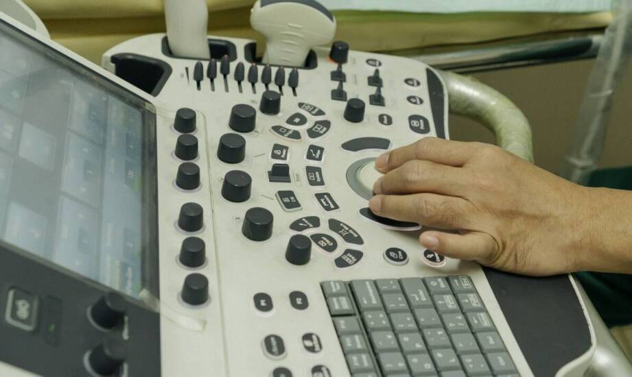 Jak wygląda kompleksowy techniczny przegląd ultrasonografu?