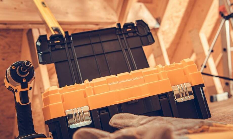 Jakie akcesoria współpracujące z wkrętarką 24V mogą zwiększyć jej funkcjonalność?