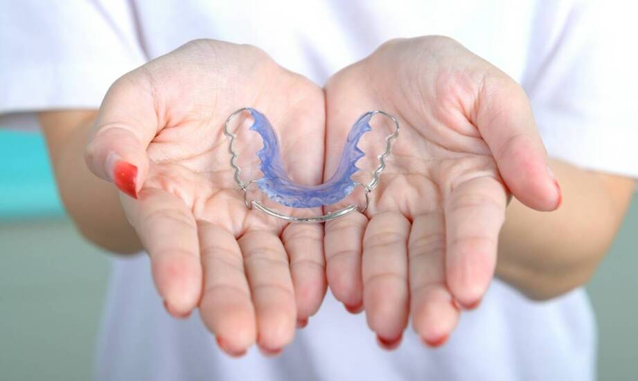 Jakie są kluczowe cechy skutecznych nakładek do zaciskania zębów?