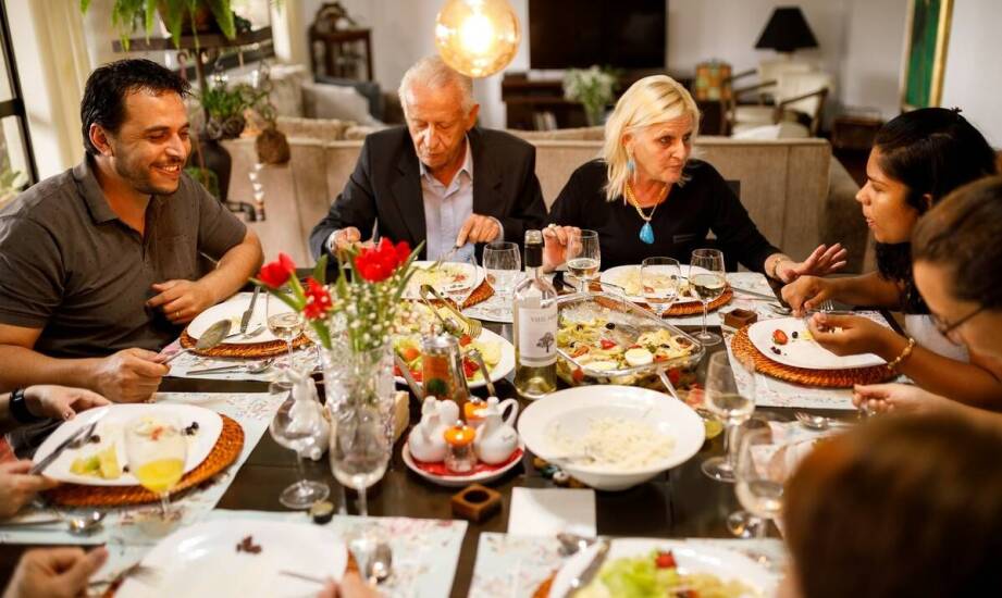 Jakie są najważniejsze elementy organizacji stypy po pogrzebie?