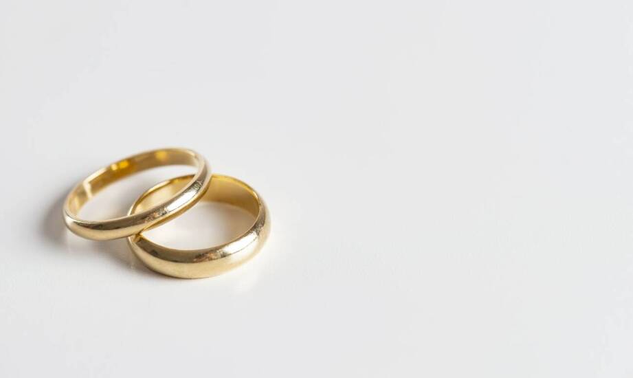 Płaskie obrączki ślubne – nowoczesna elegancja i minimalizm