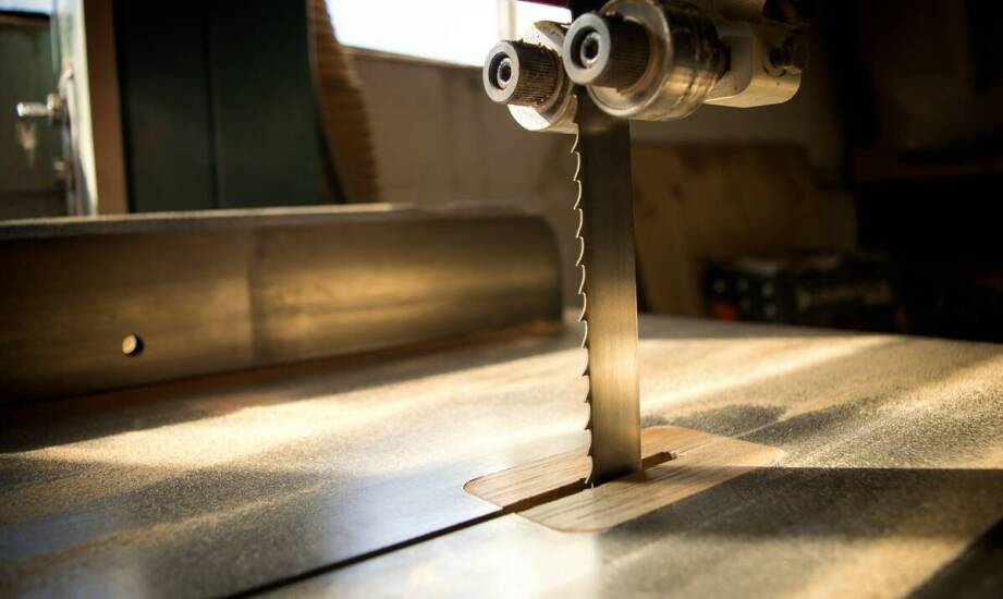 Rola technologii CNC w rozwoju pił taśmowych do cięcia pianki