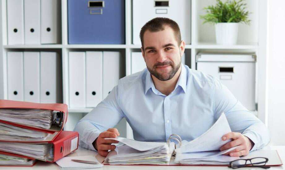 Wsparcie rachunkowego biura w kontaktach z urzędami: jakie korzyści to przynosi?