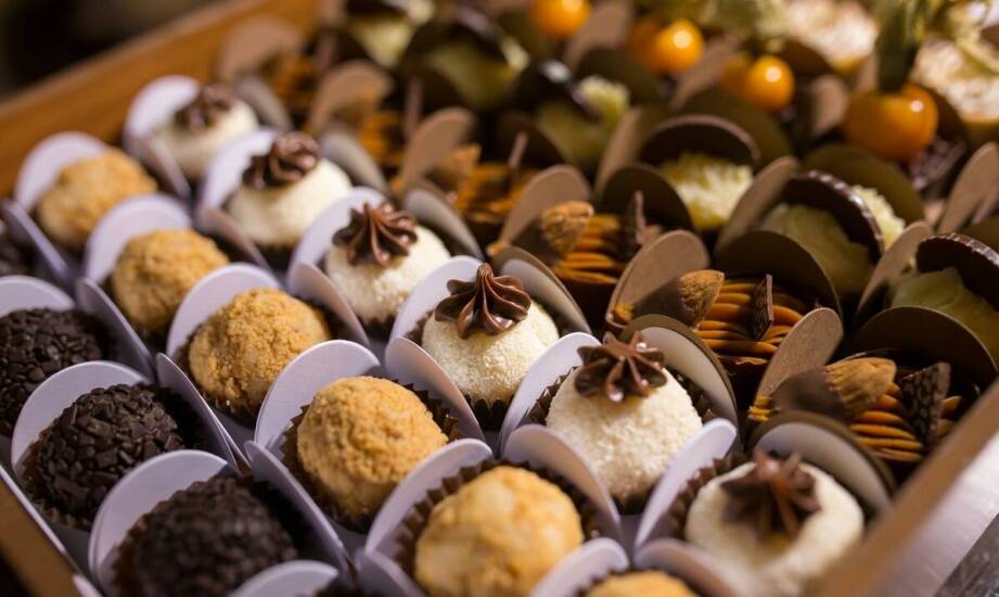 Dlaczego hurtownia niemieckich słodyczy to dobry wybór dla kawiarni i cukierni?