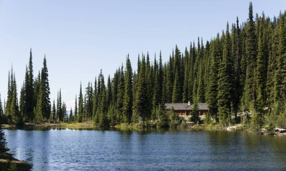 Tanie wczasy z wyżywieniem w górach – jak znaleźć najlepszą ofertę?