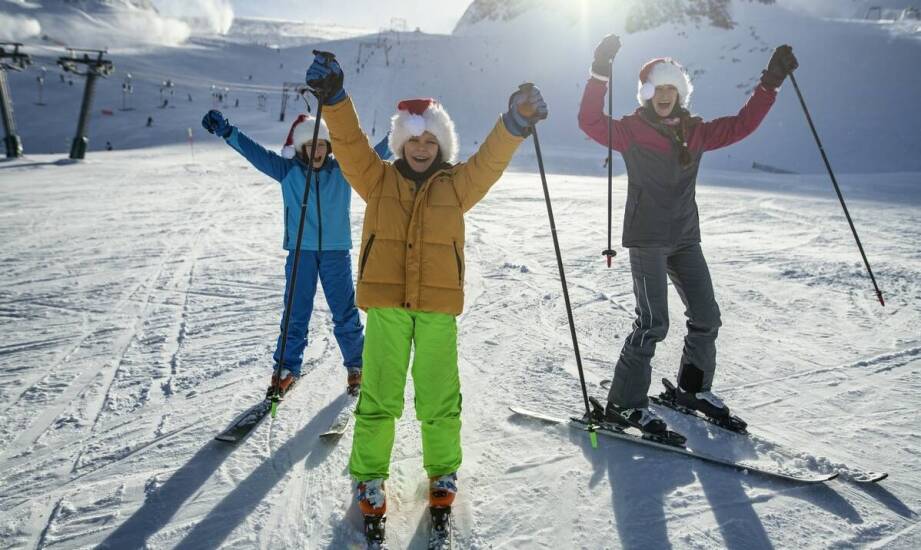 Stylowe i funkcjonalne przeciwdeszczowe kurtki dla miłośniczek zimowych sportów