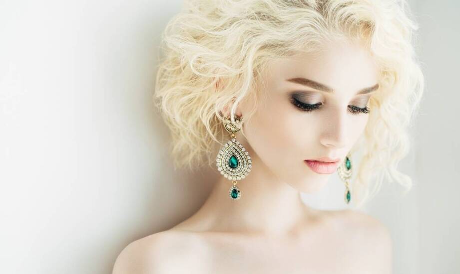 Najlepsze stylizacje z kolczykami z rubinem w zoisycie