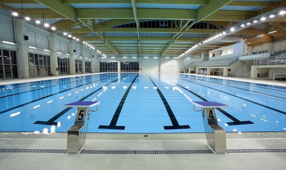 Porównanie operacyjnych kosztów różnych typów central basenowych