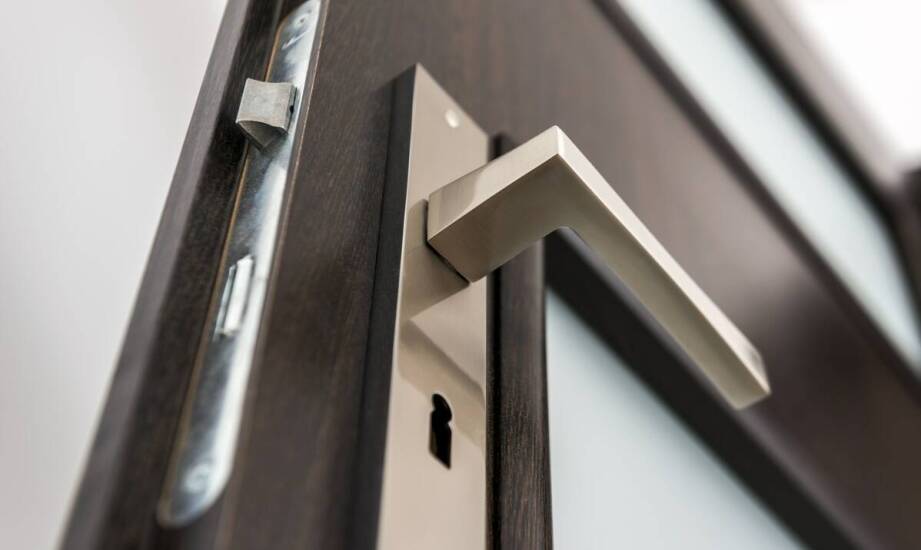 Aluminiowe drzwi a ochrona przed hałasem – jak to działa?