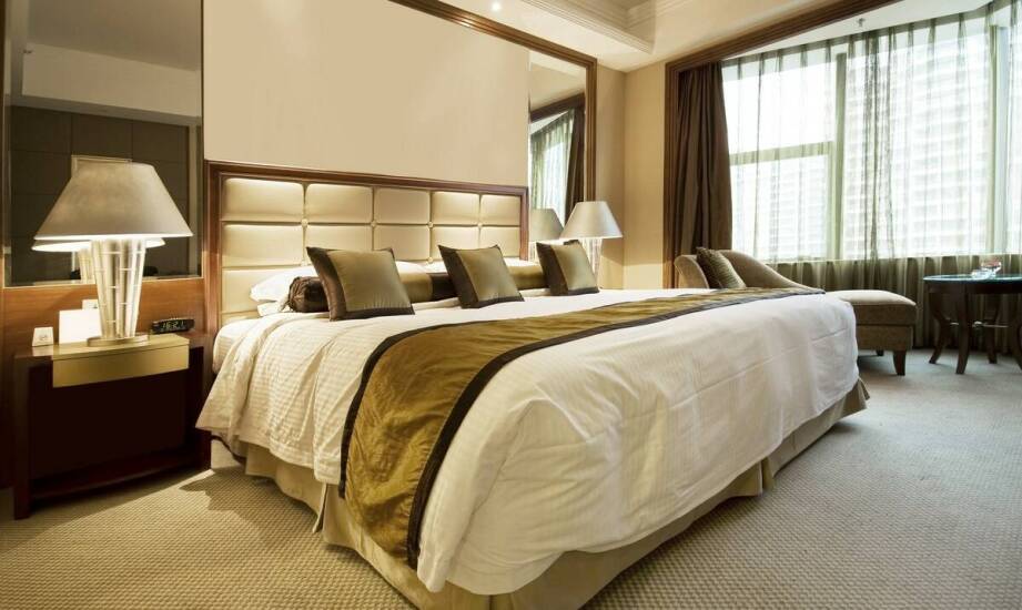 Jak właściwie dbać o nakładkę na materac 180x200, aby zachowała swoje właściwości?