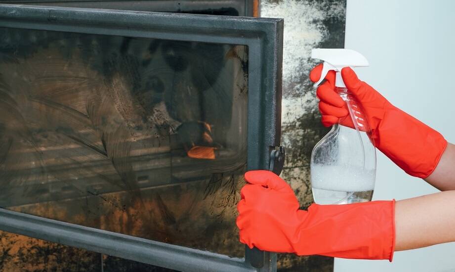 Środek do czyszczenia kominka – czy warto inwestować w droższe rozwiązania?