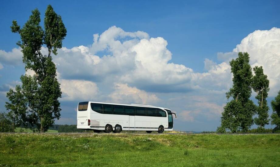 Czym kierować się przy wynajmie autokaru na biznesowe konferencje?