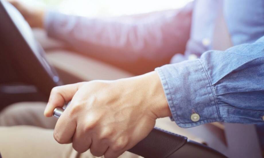 Kiedy warto zdecydować się na wykupienie dodatkowych lekcji jazdy kat. E do B?