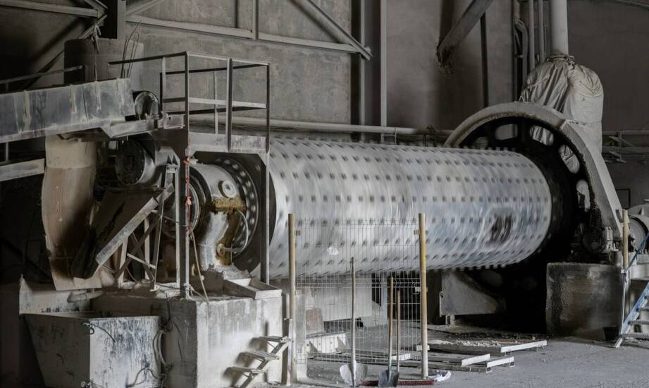 Technologia produkcji żeliwno-betonowych włazów