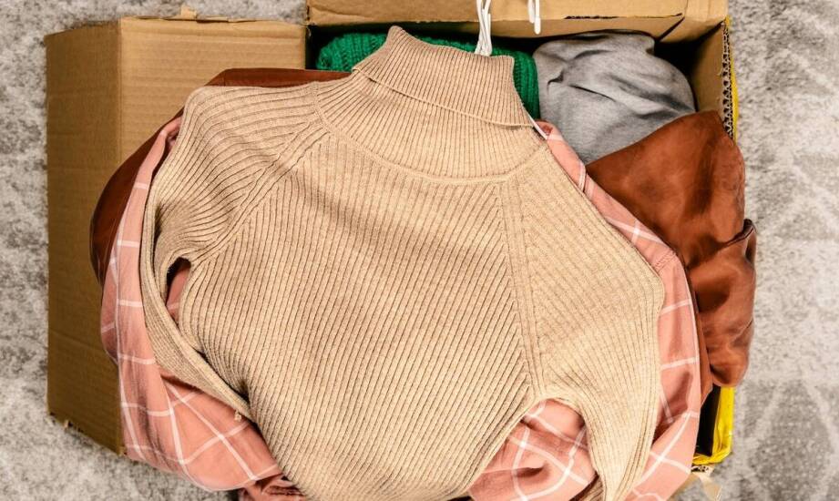 Stylizacje z crewneck bluzą na różne okazje – inspiracje i porady