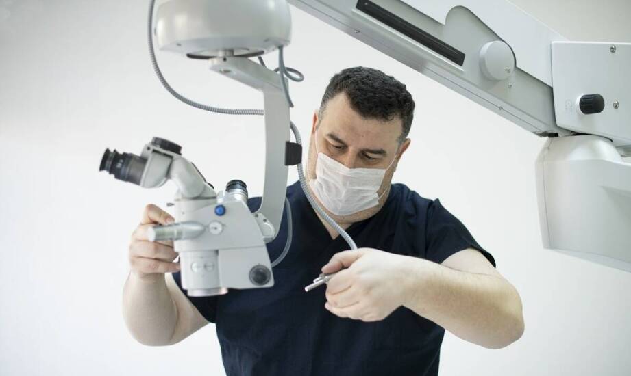 Jak mikroskopowa endodoncja zwiększa skuteczność leczenia kanałowego?