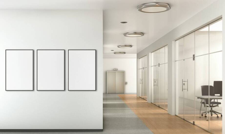 Rola aluminiowych tabliczek w organizacji przestrzeni biurowych