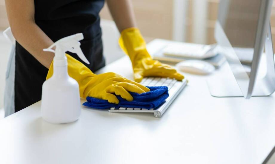 Rola profesjonalnego sprzętu w efektywnym sprzątaniu biur