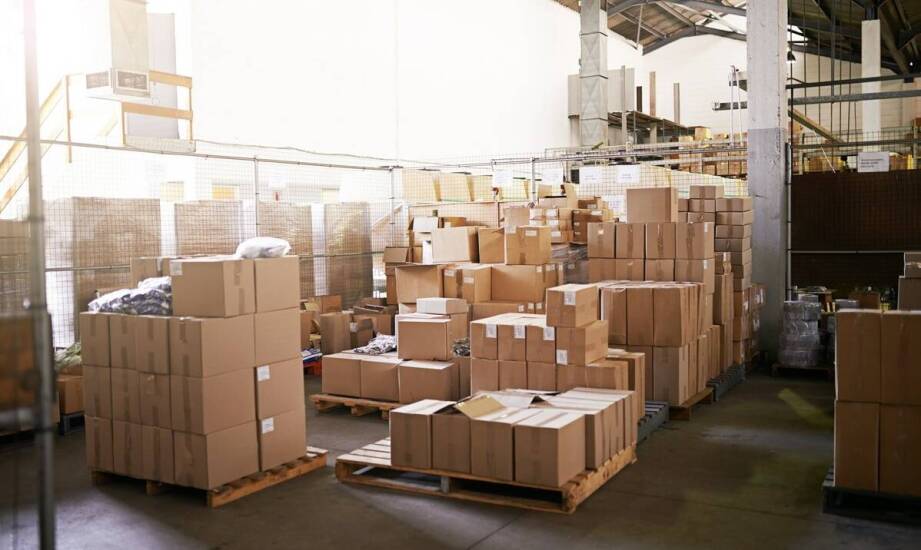 Fasonowe kartony – optymalizacja przestrzeni w magazynie