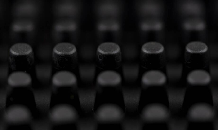 Jakie korzyści oferują elastomerowe podkładki w budowie hal magazynowych?