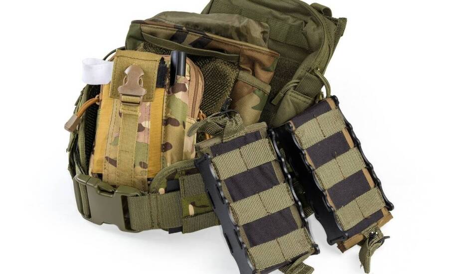 Taktyczny sprzęt w trudnych warunkach terenowych – jak go wykorzystać?