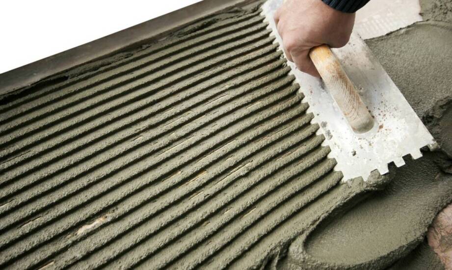 Jak właściwie przygotować podłoże do zaprawy murarskiej pod klinkier?