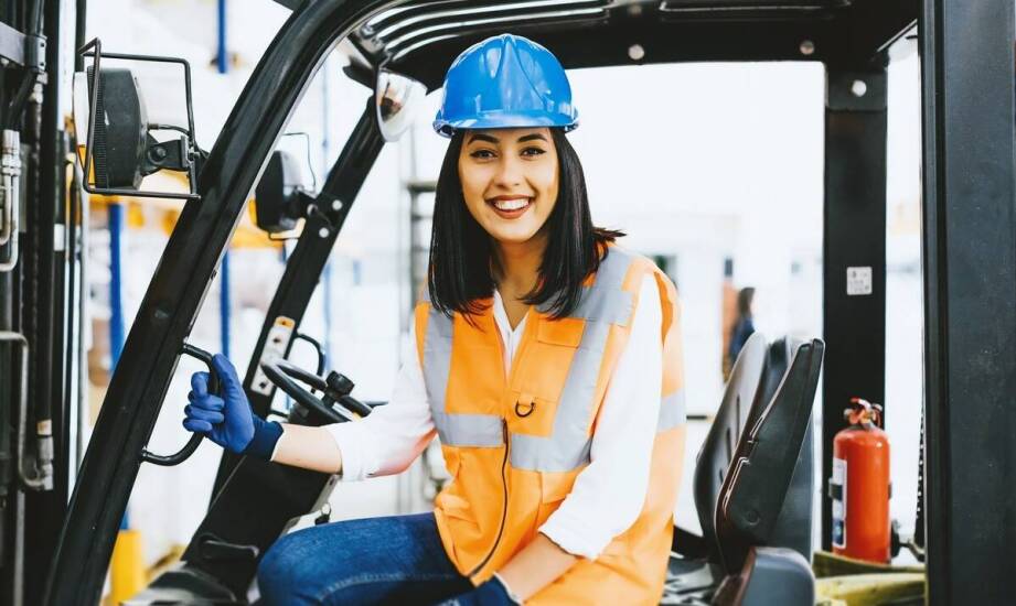 Jakie są zalety korzystania z technicznego serwisu przy wynajmie wózków?