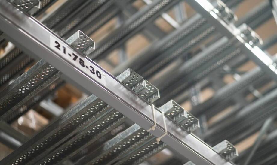 Jakie prowadnice do szuflad wybrać, aby zwiększyć ich trwałość?