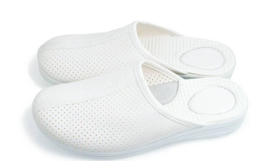 Praktyczne aspekty wyboru kolorów damskich butów medycznych na koturnie