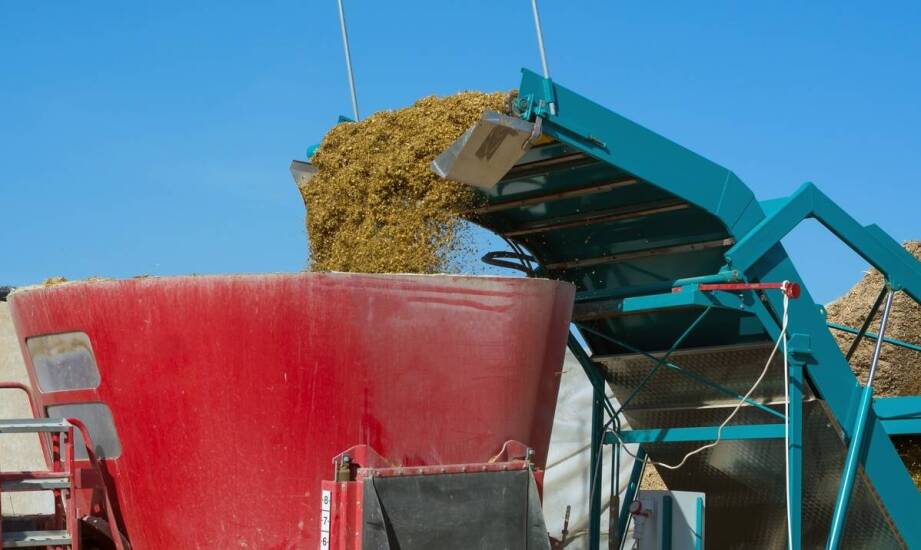 Nowoczesne metody zakiszania paszy w pryzmach