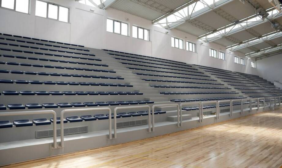 Jakie korzyści przynoszą teleskopowe trybuny w salach wykładowych?