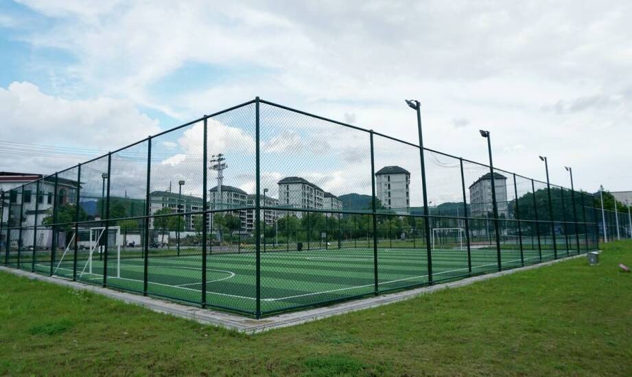 Jak przygotować tenisowy kort do sezonu?