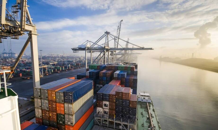 Zastosowanie pojemnika 80x60 w transporcie międzynarodowym