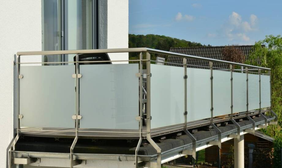 Balkonik do chodzenia – najczęstsze pytania klientów dotyczące wynajmu