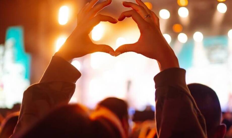 Jak wynajem telebimu wpływa na jakość przekazu podczas kulturalnych wydarzeń?