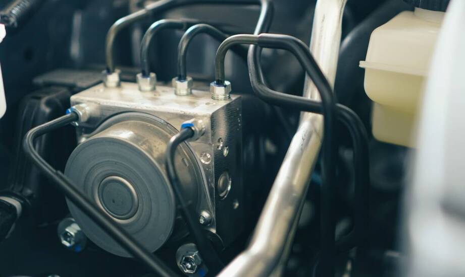 Jakie są kluczowe korzyści z zastosowania nowoczesnych zabezpieczeń w systemach naczep?