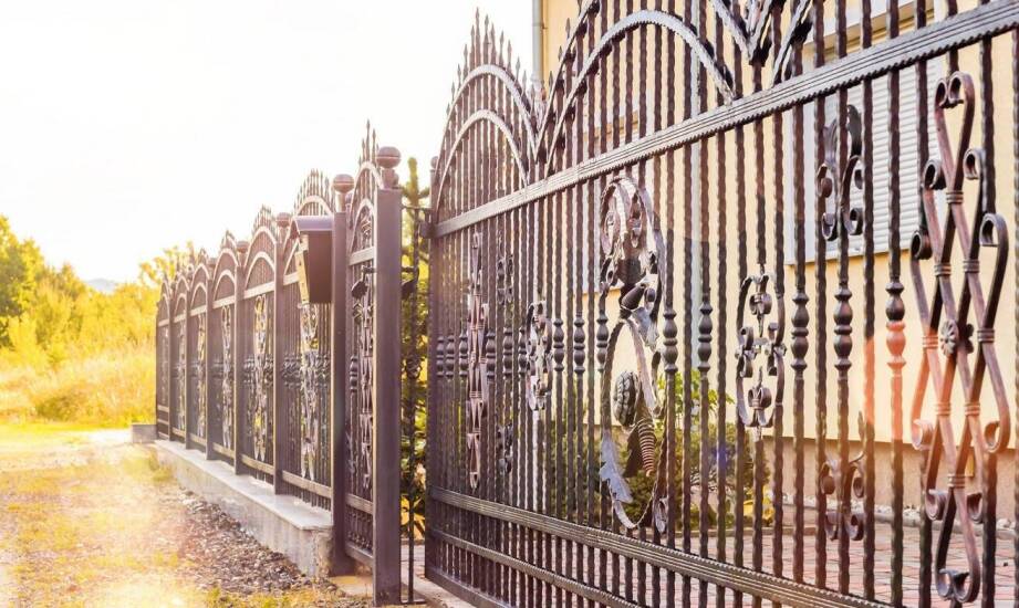 Jak różnorodne projekty ogrodzeń z nierdzewnej stali mogą podkreślić unikalność Twojego domu?