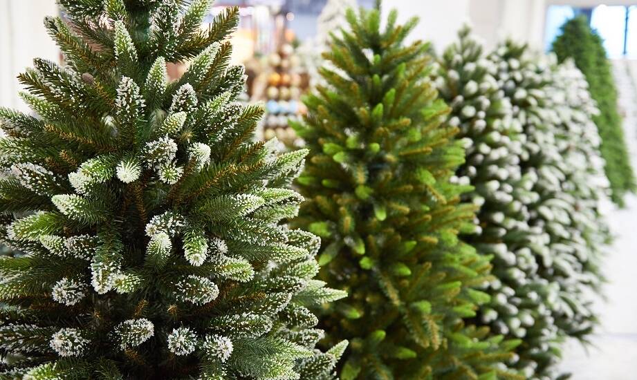 Jakie czynniki wpływają na trwałość sztucznej choinki o wysokości 220 cm?