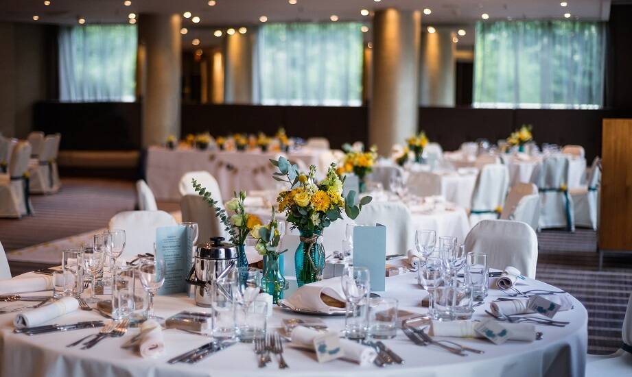 Nowoczesne weselne rozwiązania: technologia w służbie organizacji przyjęcia