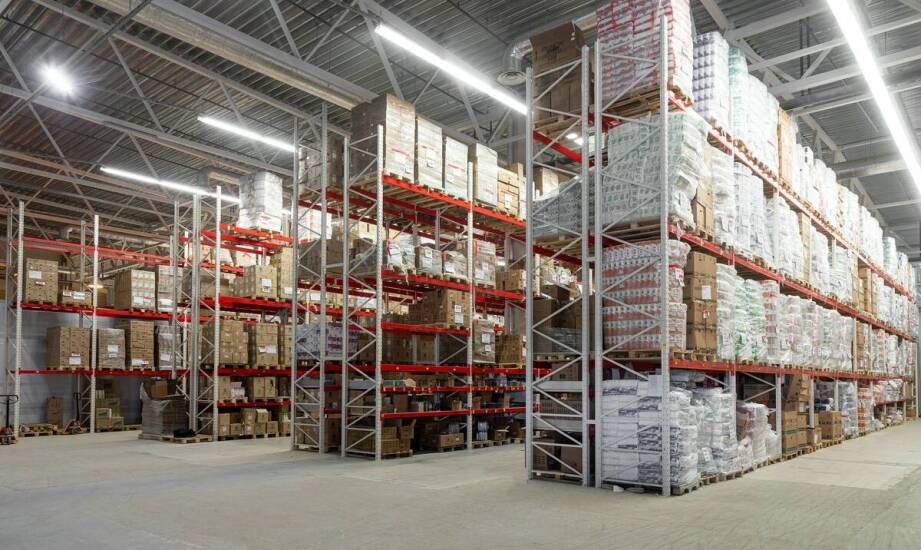 Jakie są najlepsze praktyki w zarządzaniu powierzchnią magazynową?